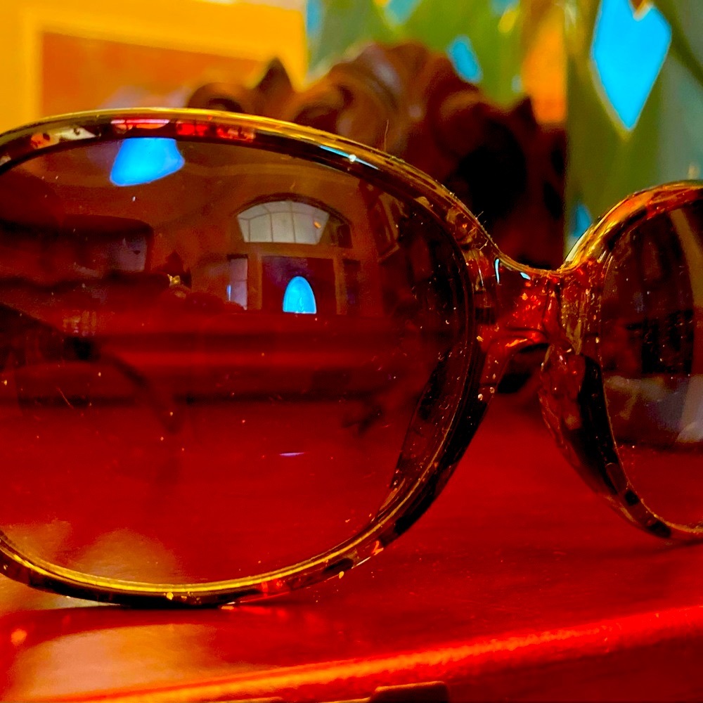 Women’s sunglasses, classic design. Charcoal tinted translucent lens.
